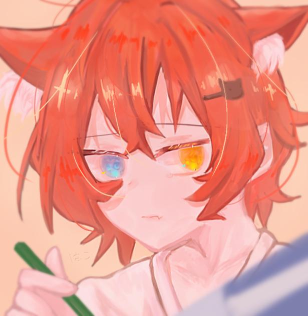 鉛筆を持ってる人