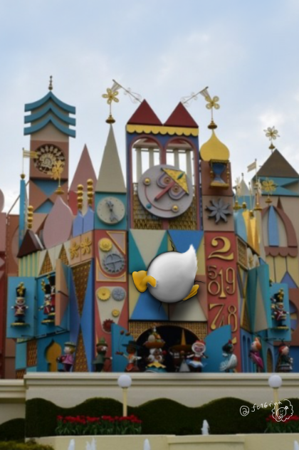 イッツアスモールワールドに激突しちゃったドナルド