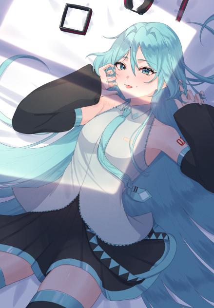 寝そべるミクちゃん