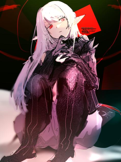 何？