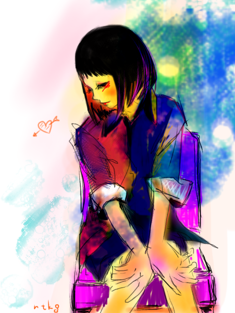 座る少女。