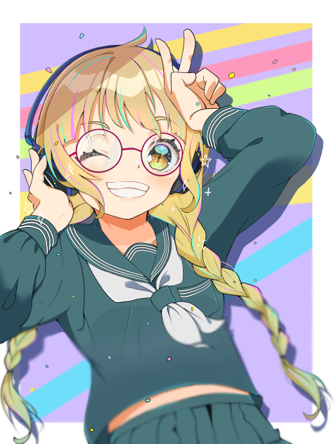 三つ編みとまんまるメガネ