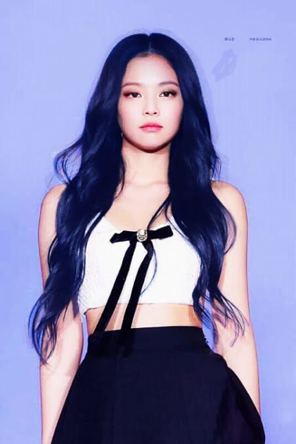 Blackpink Jennie with dark blue hair