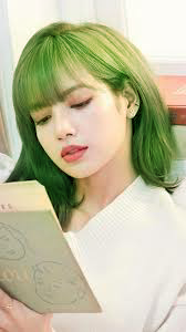 lisa (blackpink) de cabello verde