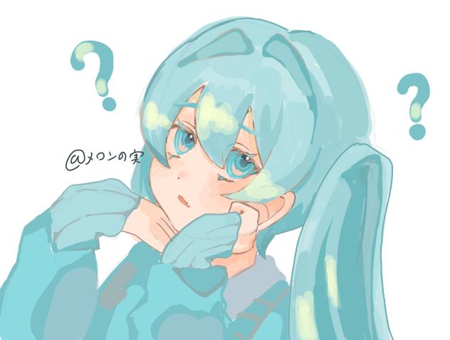 何？