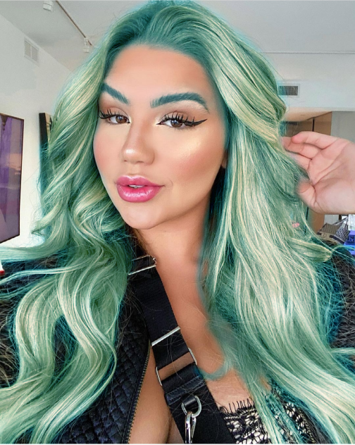 vivi de cabelo verde água