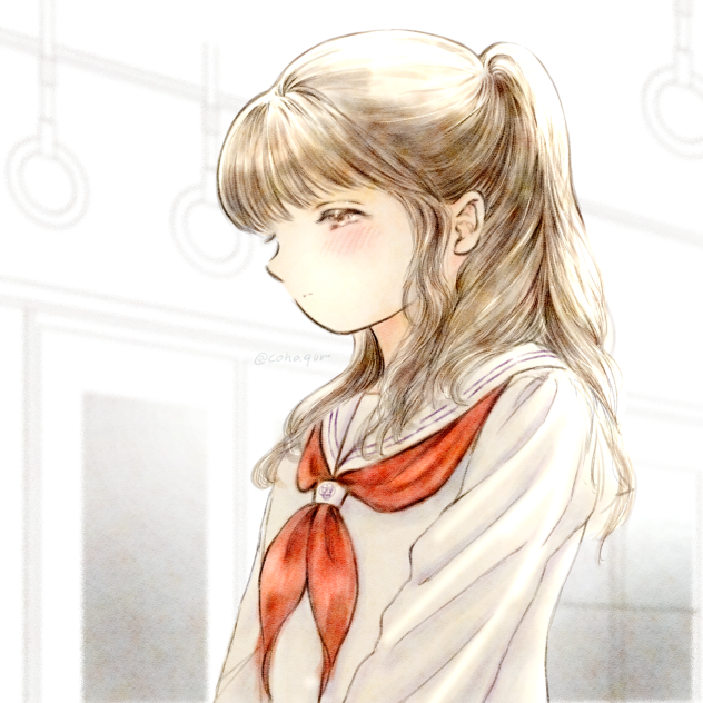 通学中眠気を堪えてる女子高生。